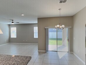 5621 Camilla St in St. Cloud, FL - Foto de edificio - Building Photo