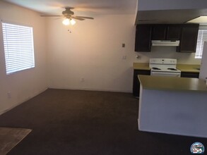 1741 W Olive Ave in El Centro, CA - Foto de edificio - Building Photo