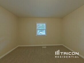 2337 S Elm Dr in Denver, CO - Building Photo - Building Photo