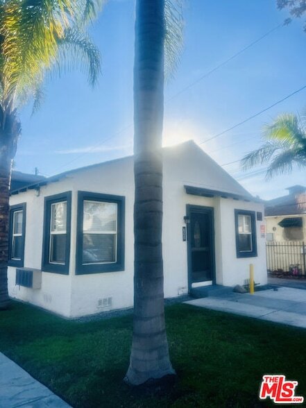 600 E Chevy Chase Dr in Glendale, CA - Foto de edificio