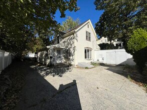 3 Strafford Plz in Westwood, MA - Building Photo - Building Photo
