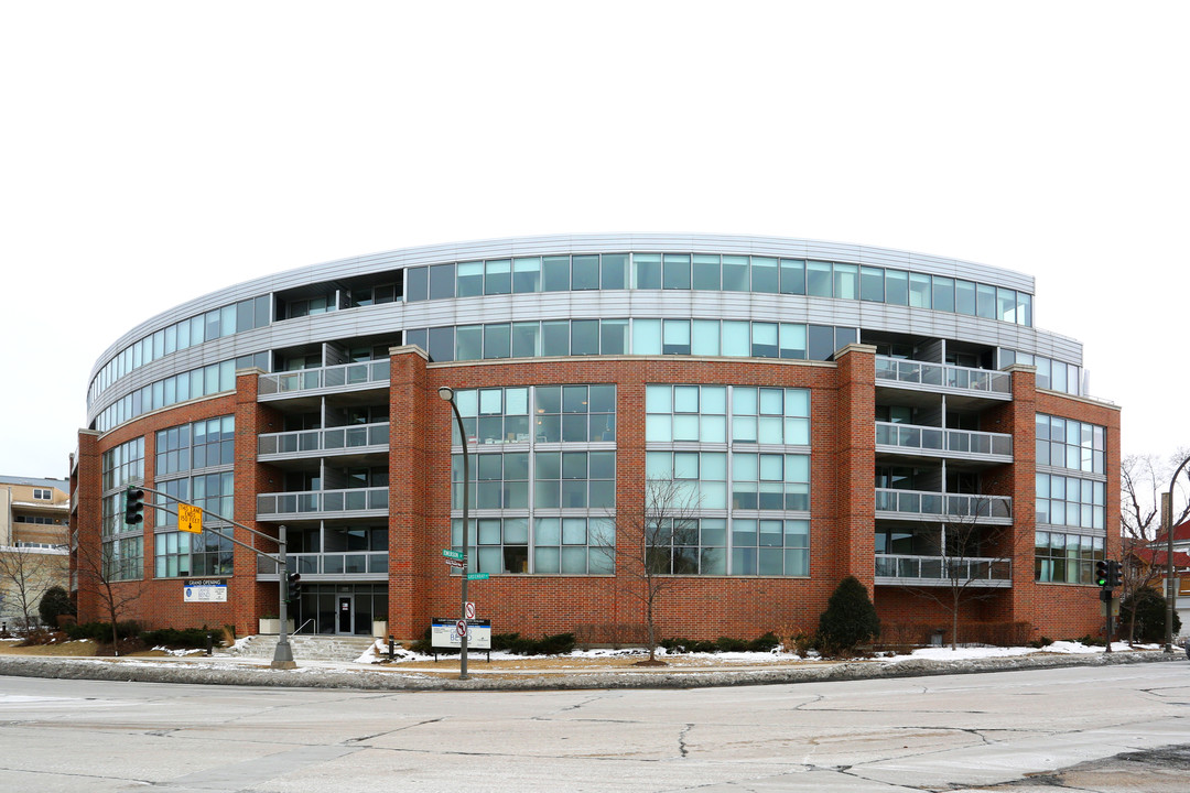 Grand Bend at Green Bay in Evanston, IL - Foto de edificio