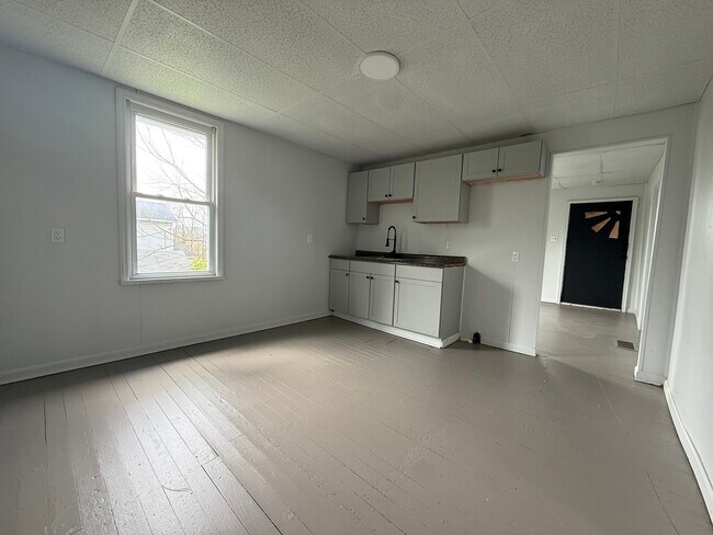 2487 Walnut St in Hermitage, PA - Building Photo - Building Photo