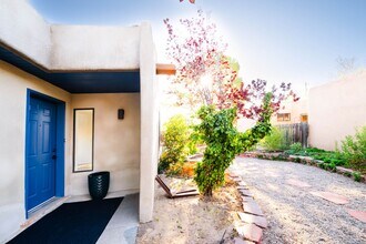 953 Camino de Chelly in Santa Fe, NM - Building Photo - Building Photo
