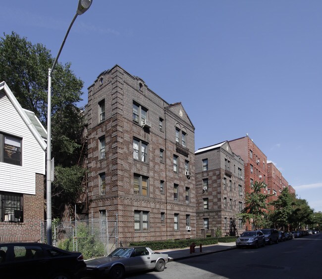 3542 73rd St in Jackson Heights, NY - Foto de edificio - Building Photo