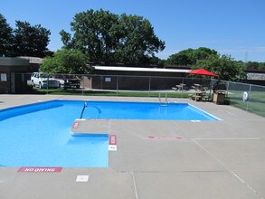 Southwood Village Apartments in Lincoln, NE - Building Photo - Building Photo