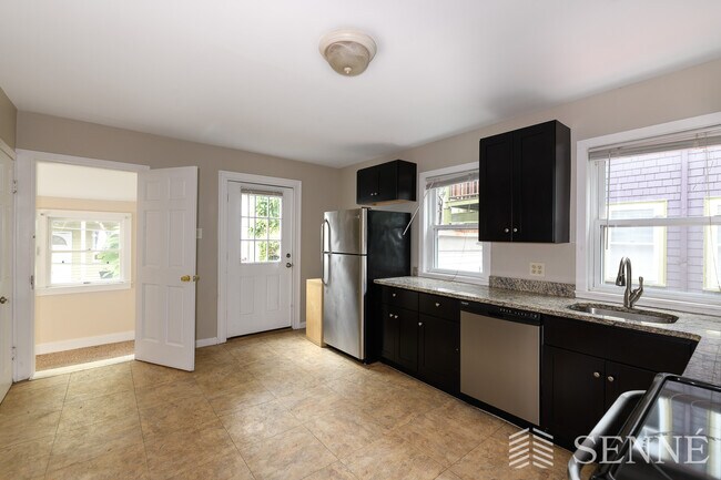 40 Boston Ave, Unit 1 in Somerville, MA - Foto de edificio - Building Photo