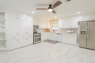 4302 W Grant St in Deer Park, TX - Building Photo - Building Photo