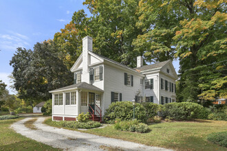 102 Main St in Sheffield, MA - Foto de edificio - Building Photo