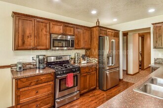 10231 N Zenith St in Hayden, ID - Building Photo - Building Photo