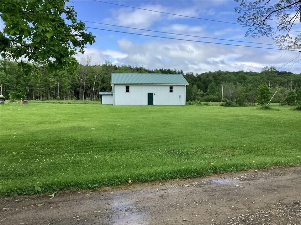 117 Wrench Ln in Bainbridge, NY - Building Photo