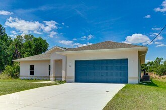3789 Uriah St in North Port, FL - Foto de edificio - Building Photo