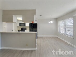 7815 Melbury Forest in San Antonio, TX - Foto de edificio - Building Photo