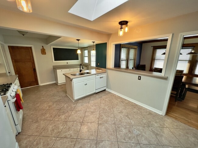 344 Fairview Ave in West Chicago, IL - Building Photo - Building Photo