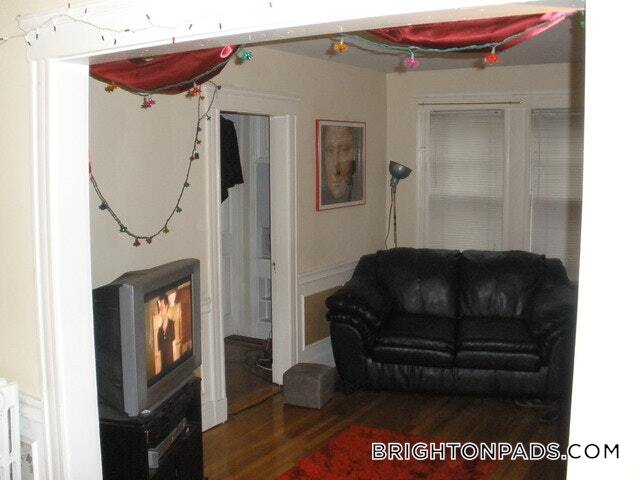 81 Beechcroft St, Unit 1 in Boston, MA - Building Photo - Building Photo