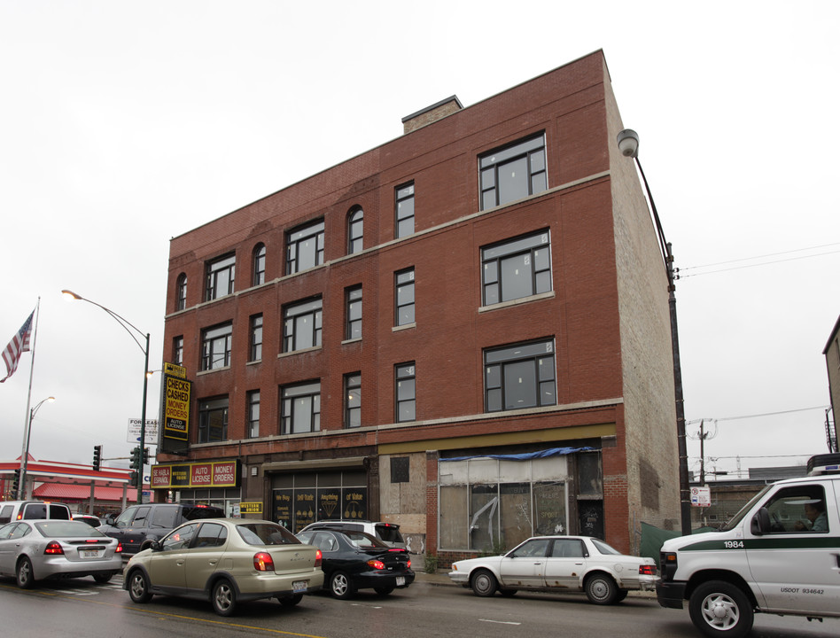 1601 W Grand Ave in Chicago, IL - Foto de edificio