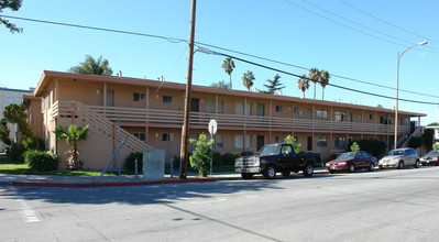 Palm Plaza Apartments in San Jose, CA - Foto de edificio - Building Photo