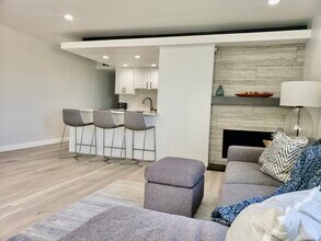 72 The Strand, Unit Oceanfront in Hermosa Beach, CA - Foto de edificio - Building Photo