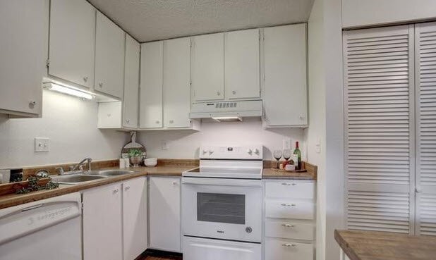 property at 925 Columbia Rd