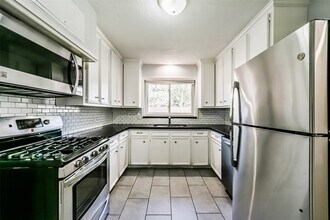 4702 Maple St in Bellaire, TX - Building Photo - Building Photo