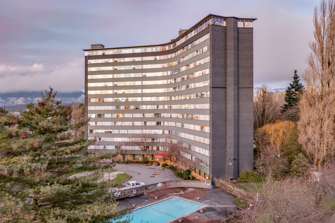 Parkview Towers in Vancouver, BC - Building Photo