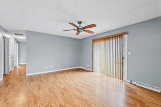 615 E Colorado Ave in Urbana, IL - Foto de edificio - Building Photo