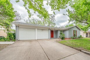 5753 Saramac Dr in Watauga, TX - Building Photo