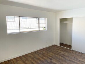 727 E Tujunga Ave in Burbank, CA - Building Photo - Building Photo