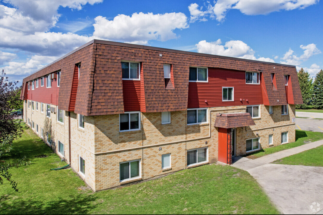 Westrac Apartments in Fargo, ND - Foto de edificio