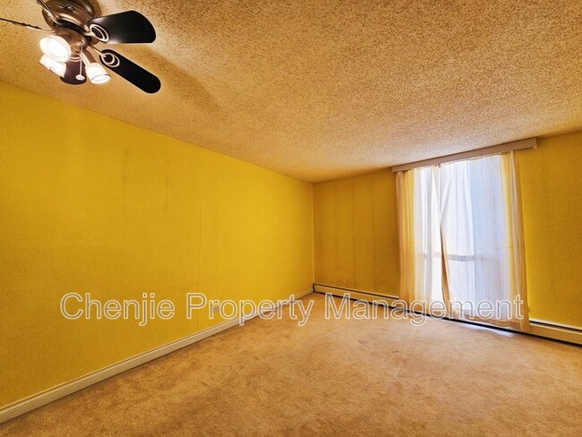 10883 Saskatchewan Dr NW in Edmonton, AB - Building Photo - Building Photo