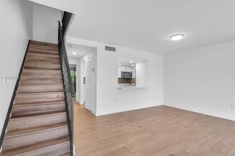 265 Grapetree Dr in Key Biscayne, FL - Building Photo - Building Photo