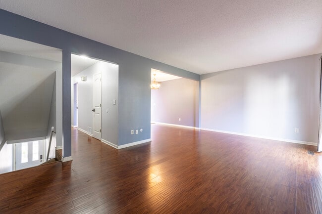 2363 Dorland Ln E in Maplewood, MN - Foto de edificio - Building Photo