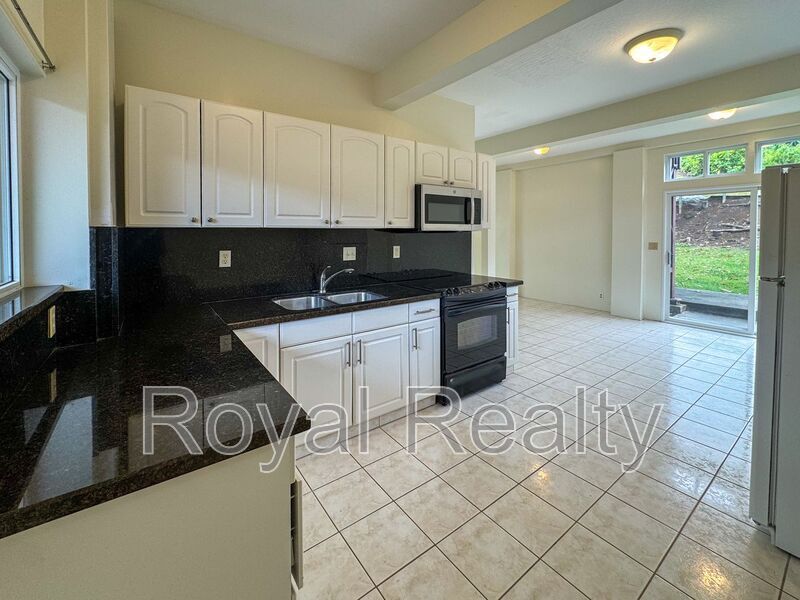 47-368 Ahuimanu Rd in Kaneohe, HI - Building Photo