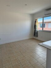 17 W 10th St in Hialeah, FL - Building Photo - Building Photo