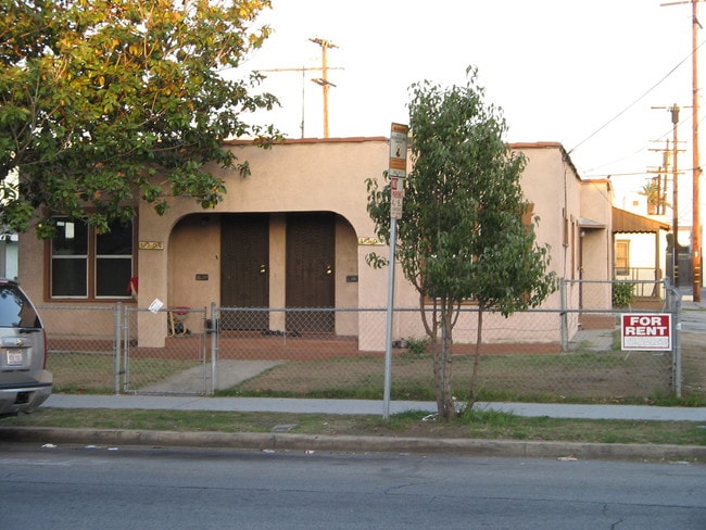 1304 Junipero Ave in Long Beach, CA - Foto de edificio - Building Photo