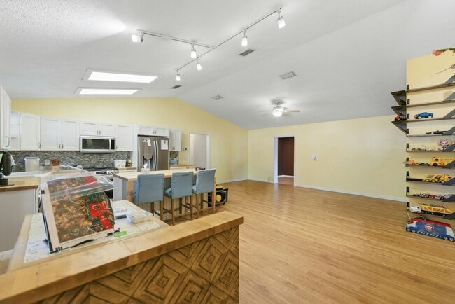 408 Etheredge St in Bushnell, FL - Building Photo - Building Photo