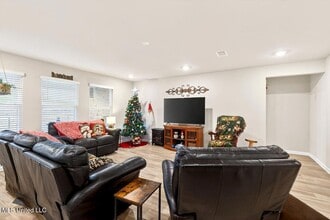 1086 Enclave Cir, Unit WX023 in Long Beach, MS - Building Photo - Building Photo