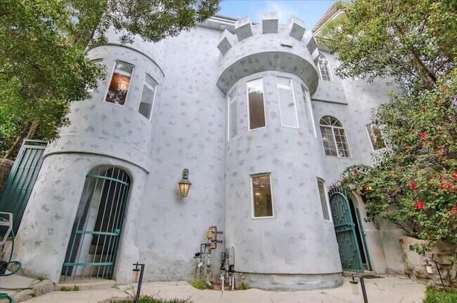 8527 Wonderland Ave in Los Angeles, CA - Building Photo - Building Photo
