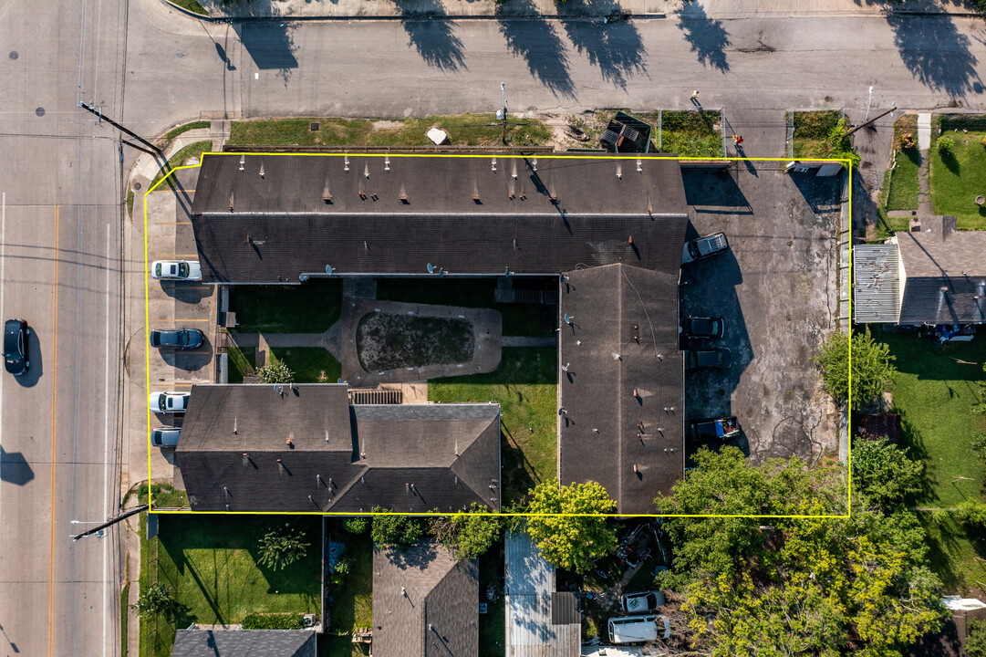 The Yellowstone Apartments in Houston, TX - Building Photo