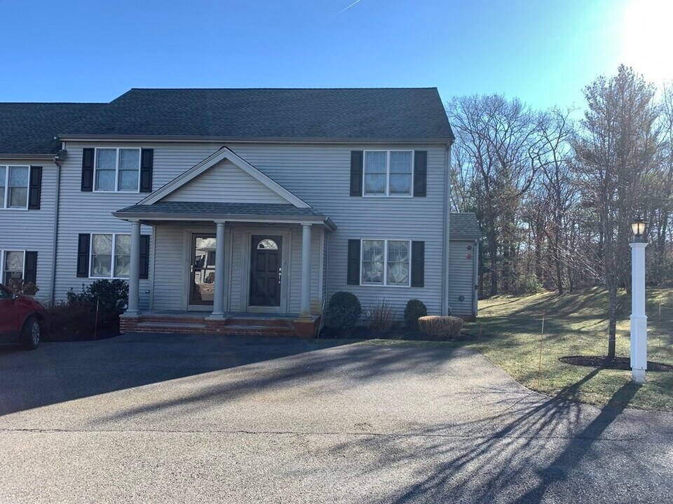 500 Justin Dr in Weymouth, MA - Building Photo