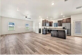 733 S Benchmark Ln in Fayetteville, AR - Building Photo - Building Photo