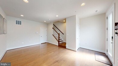 14612 Lakestone Dr in Chantilly, VA - Building Photo - Building Photo