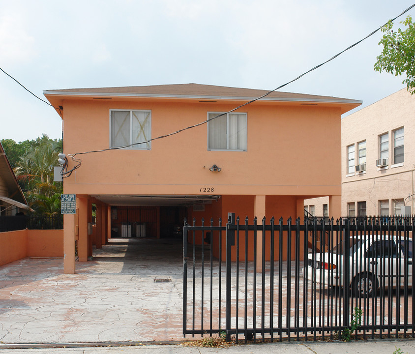 Monpat Apartments in Miami, FL - Building Photo