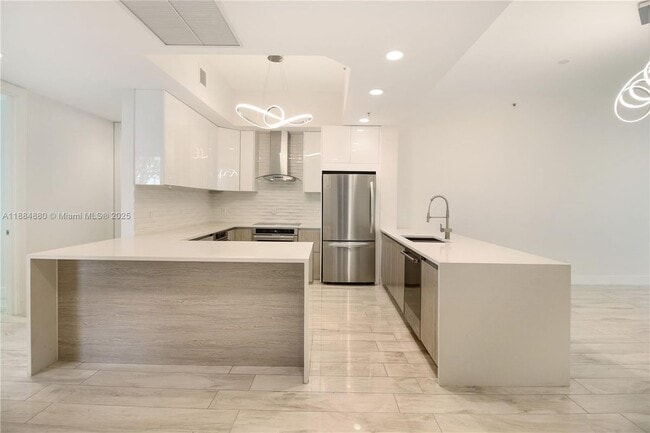 14951 Royal Oaks Ln in North Miami, FL - Building Photo - Building Photo