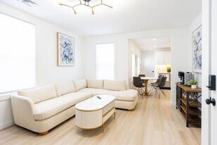 42 White St Pl in Boston, MA - Building Photo