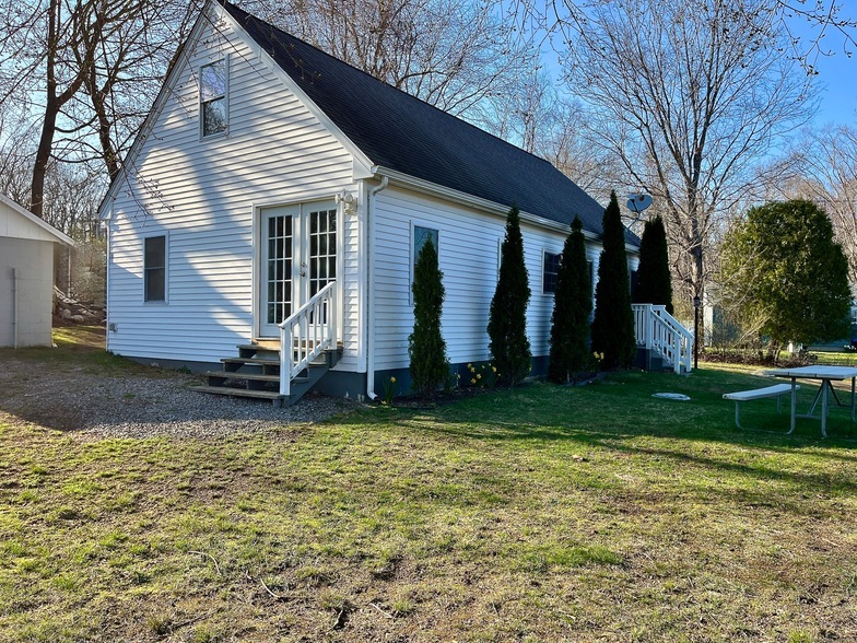 82 Moodus Leesville Rd in East Haddam, CT - Building Photo
