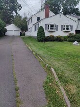 1254 Trout Brook Dr in West Hartford, CT - Building Photo - Building Photo