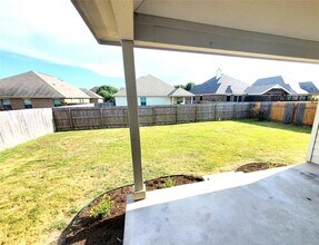 807 Farmhouse Dr in Hutto, TX - Foto de edificio - Building Photo