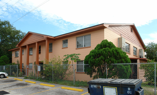 3618 W Rogers Ave in Tampa, FL - Foto de edificio - Building Photo