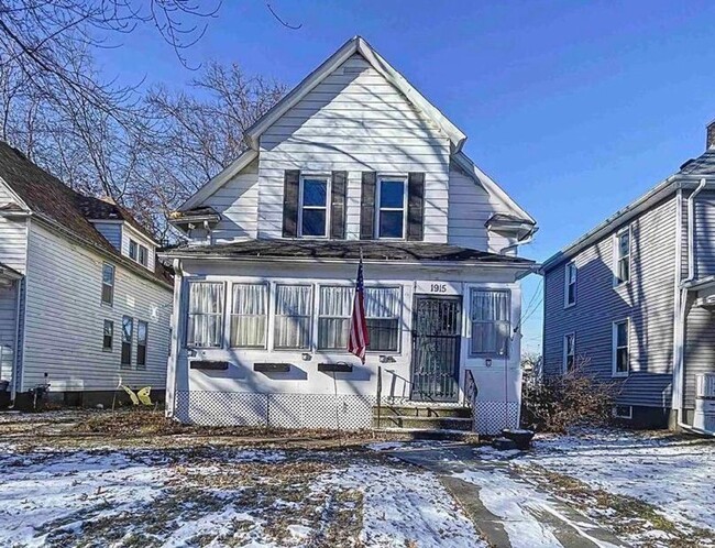 1915 15th St in Moline, IL - Building Photo - Building Photo